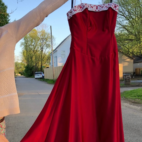 Red, crimson, full length gown, bridesmaid dress - Picture 2 of 6